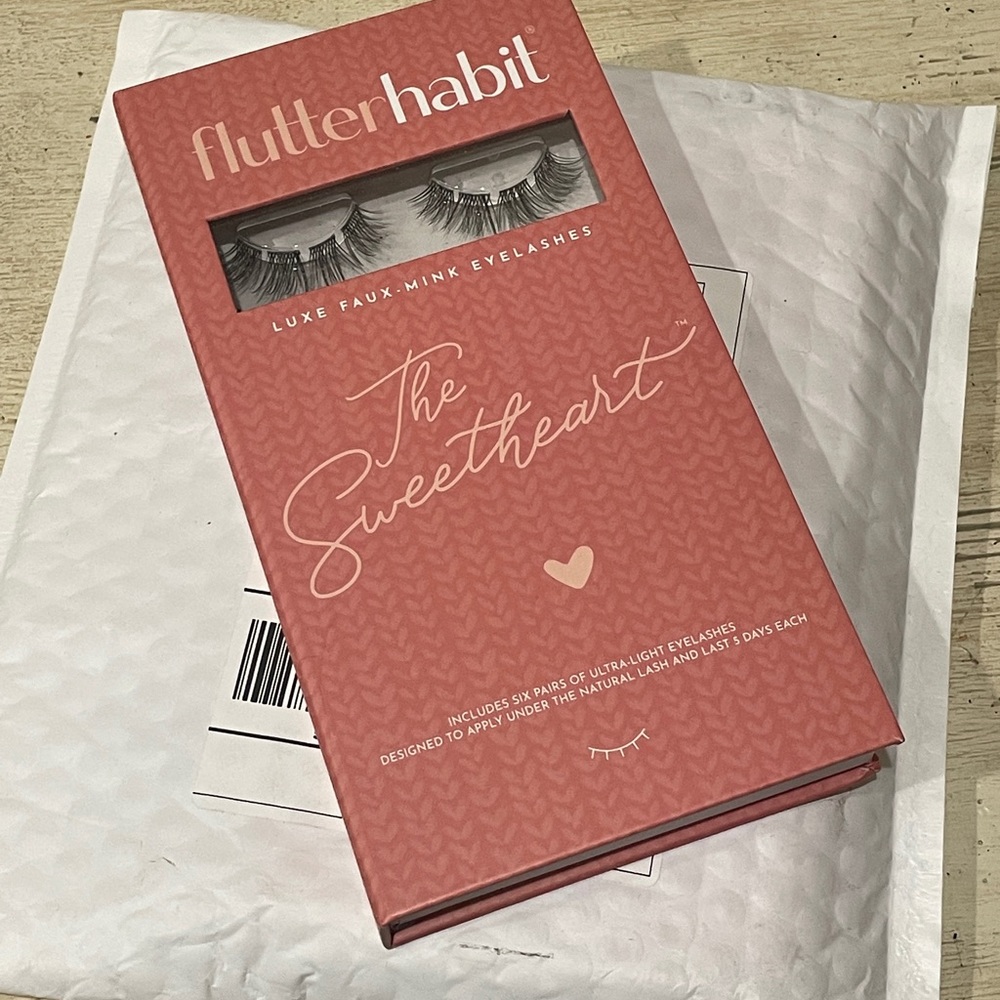 Flutterhabit “The Sweetheart” set of two boxes - 12 pairs